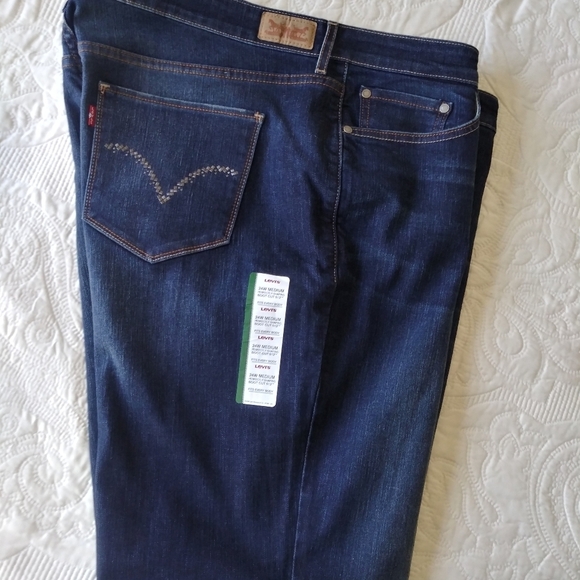 Levi's Jeans - Picture 3 of 7